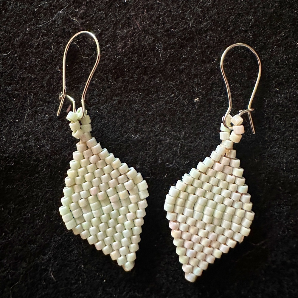 🪡Handmade Indigenous  Beaded Earrings 🌸